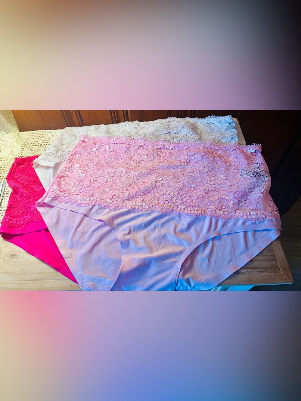 Lace High-Waist Panty in Pink